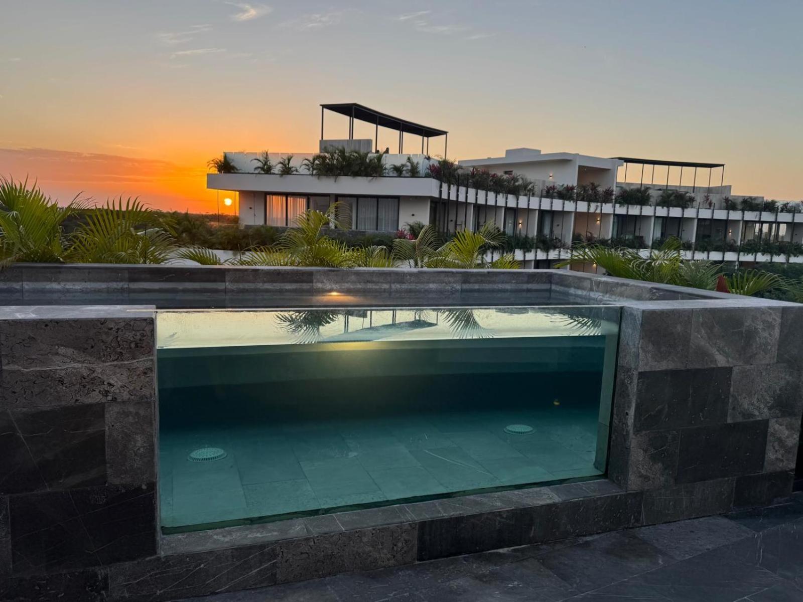 Rooftop Ph, 24hr Security, Private Pool, 3 King Beds!! 3 Mins To The Beach!! * Tulum