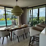 Rooftop Ph, 24Hr Security, Private Pool, 3 King Beds!! 3 Mins To The Beach!!